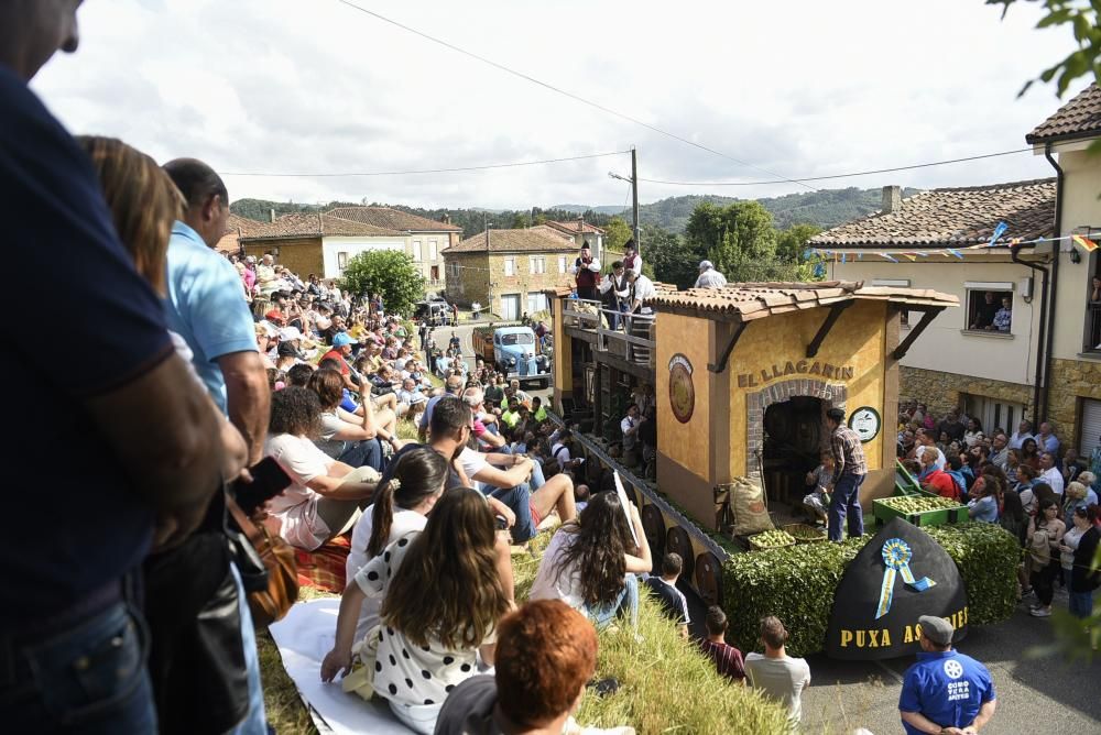 Desfile de las carrozas de Valdesoto