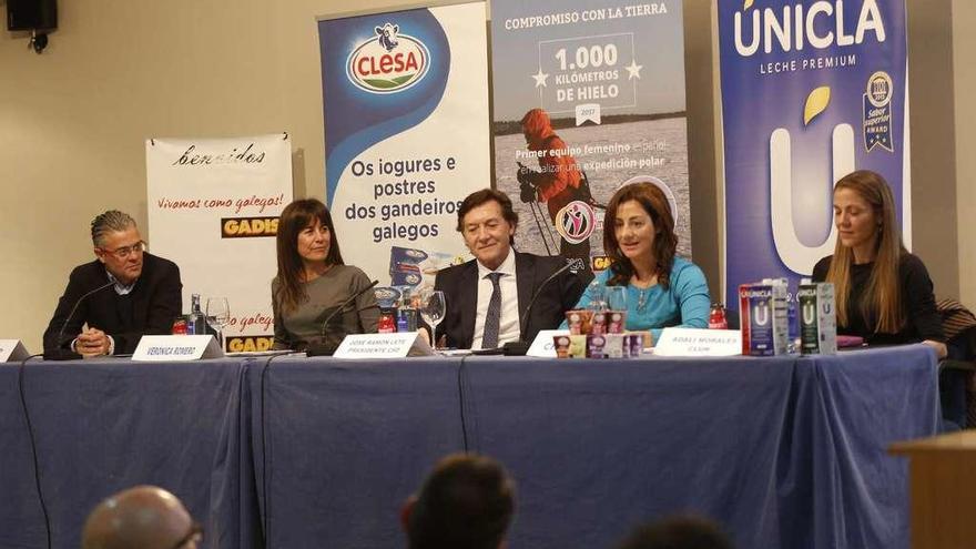Pablo Louro, Verónica Romero, José Ramón Lete, Chus Lago y Adalí Molares, ayer durante la presentación. // Ricardo Grobas