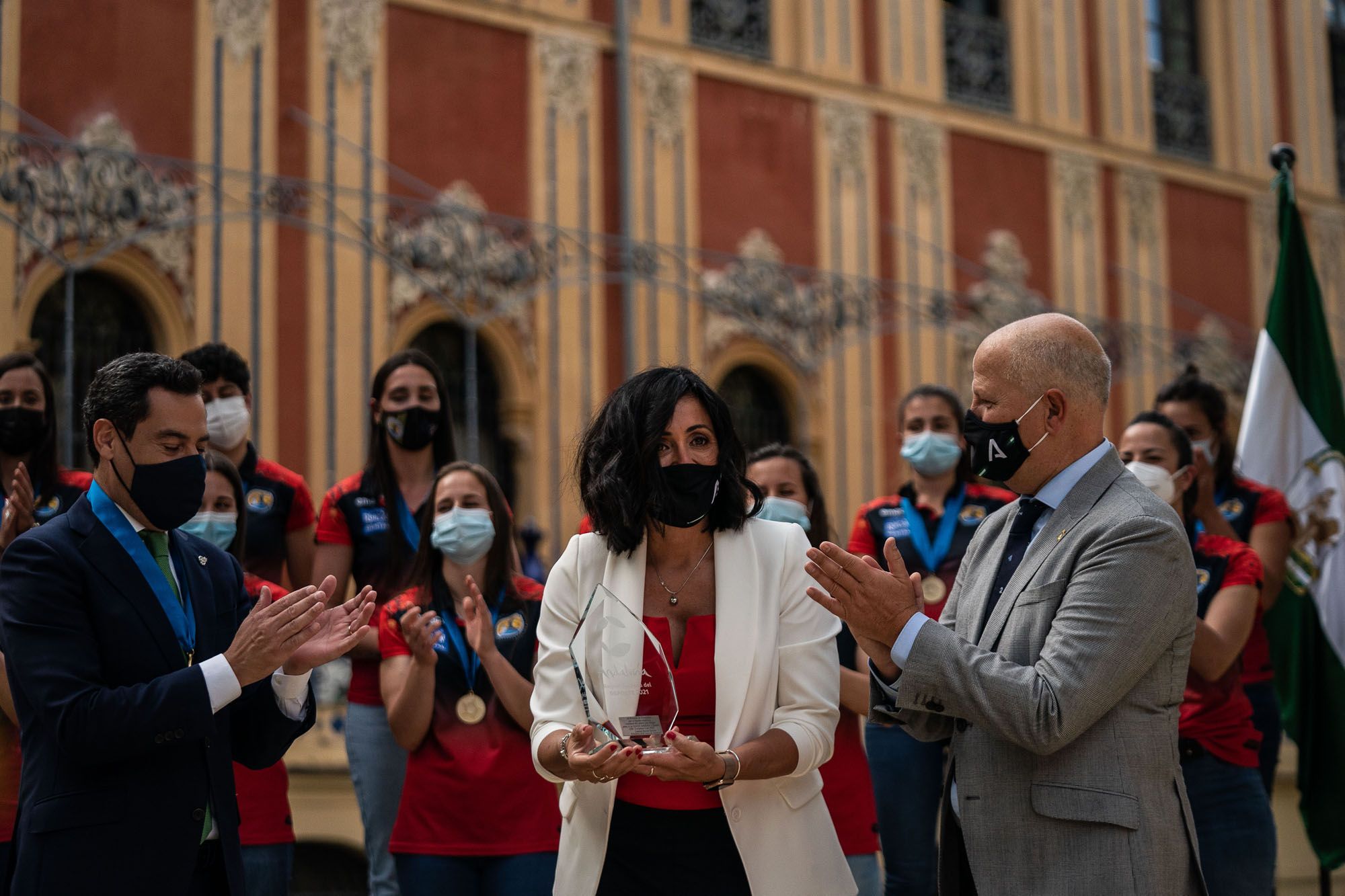 Las imágenes del recibimiento del presidente de la Junta al Rincón Fertilidad Málaga