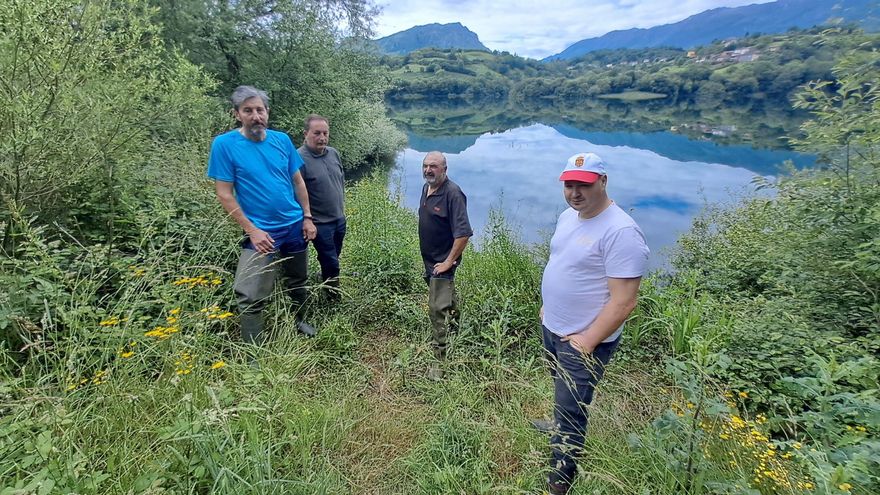 La Asturiana de Pesca, con la mosca detrás de la oreja: preocupación por la trucha y angustia por el salmón