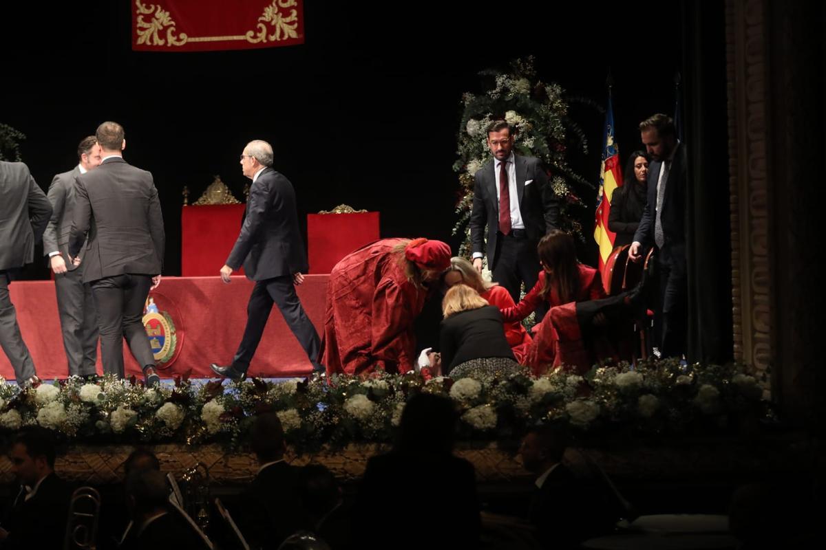 Escena vivida en el Gran Teatro durante el acto de la Constitución