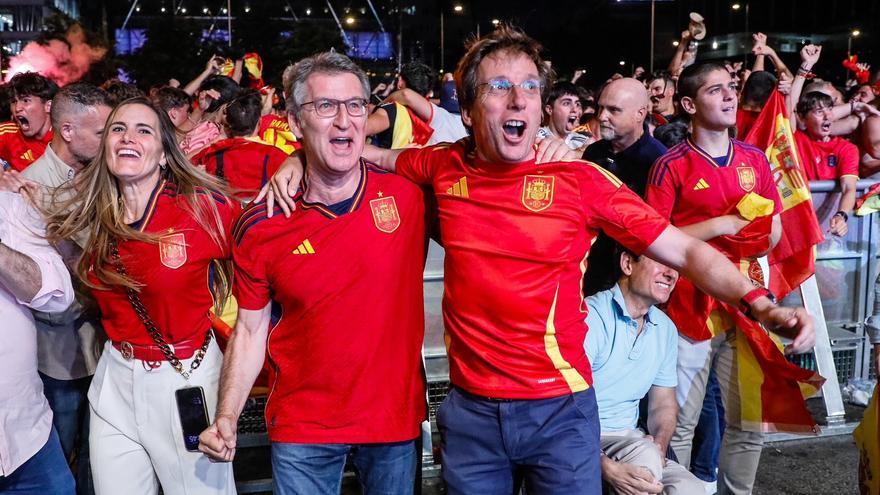 Así vivieron Feijóo, Almeida y Tellado la final de la Eurocopa en la plaza de Colón en Madrid