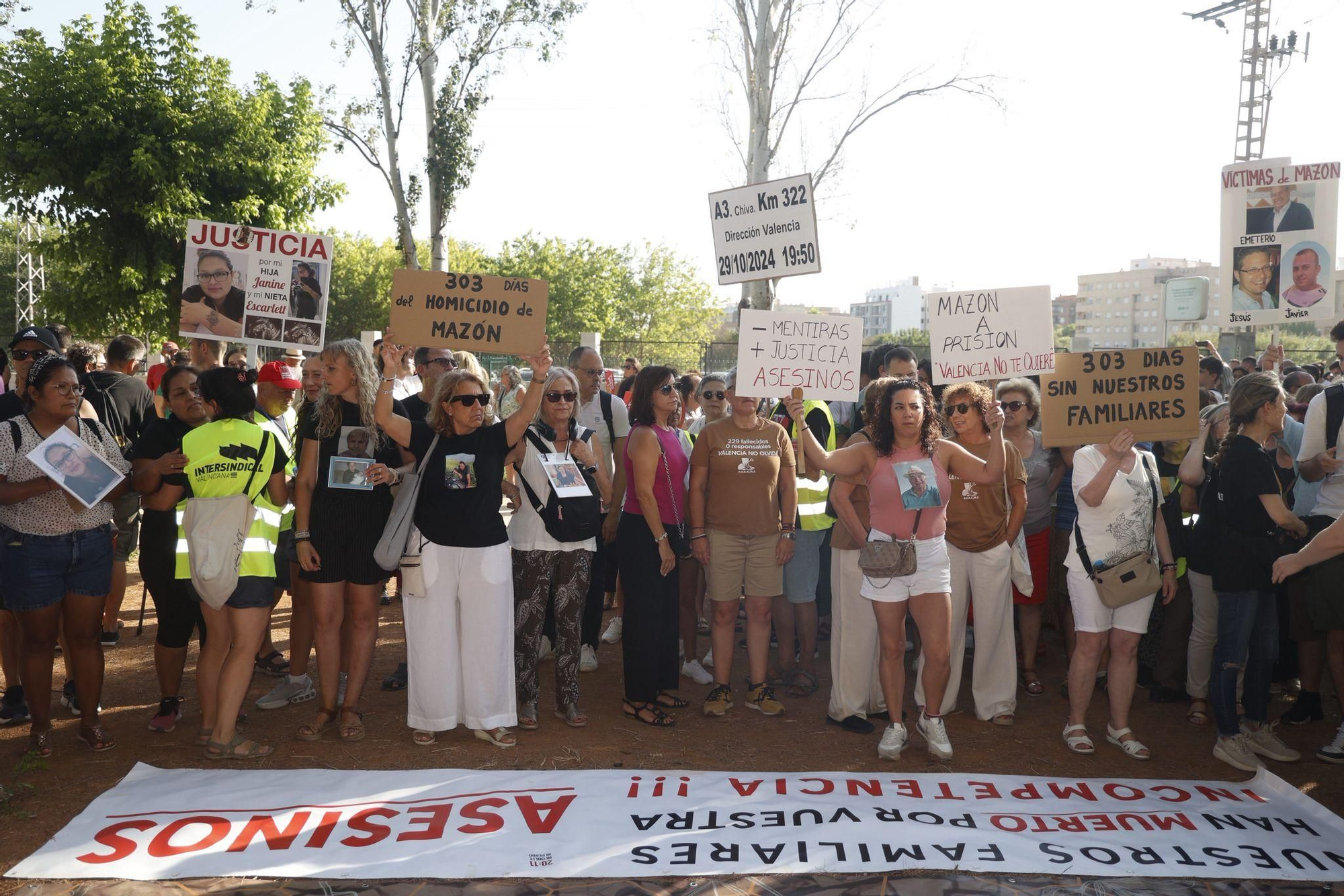 La novena manifestación contra Mazón por la gestión de la dana desde Catarroja, en imágenes