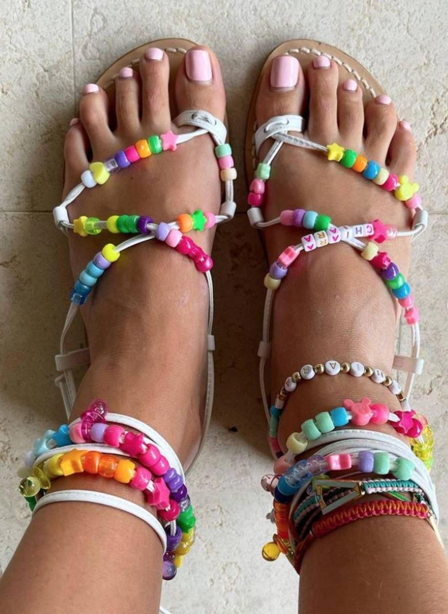 Te has enamorado de las sandalias de Chiara Ferragni con abalorios? Sabemos  dónde conseguirlas - Woman