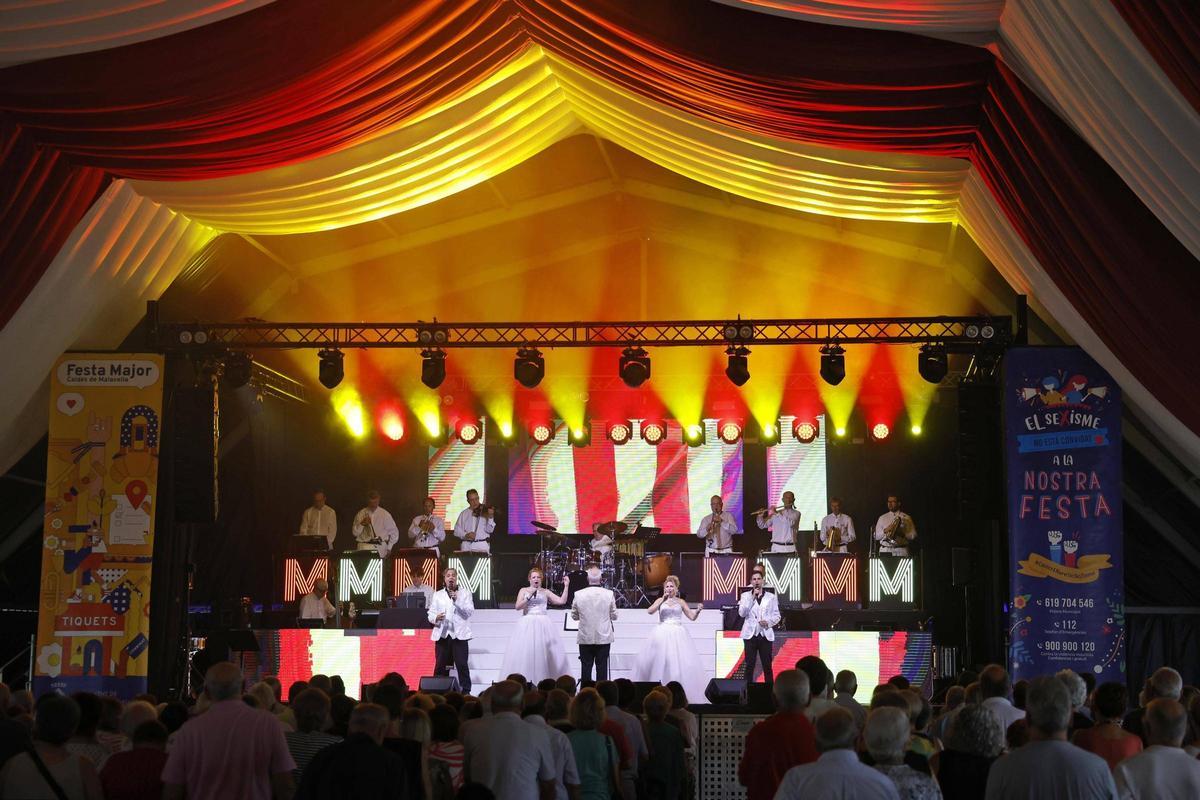 Les imatges de l'Orquestra Maravella a la Festa Major de Caldes de Malavella