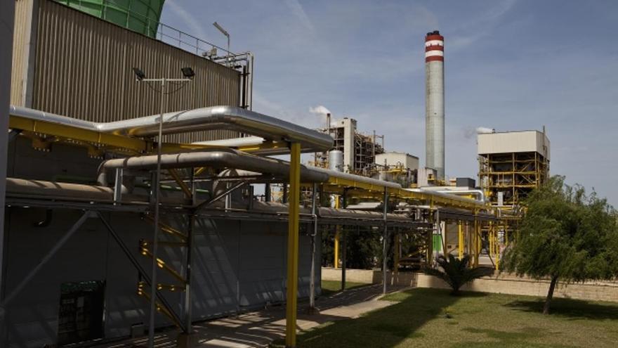 La CNMC frena el guiño de Ribera a la gran industria y retrasará pagos millonarios durante meses