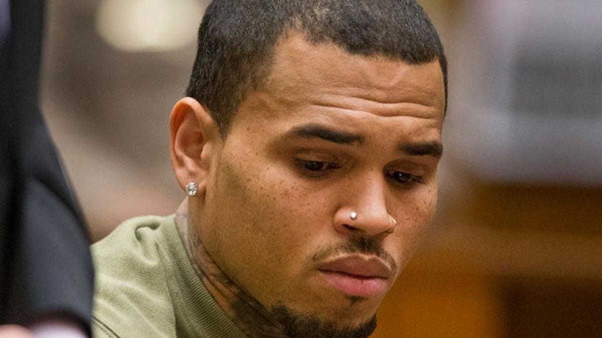 Chris Brown, de nuevo en el banquillo