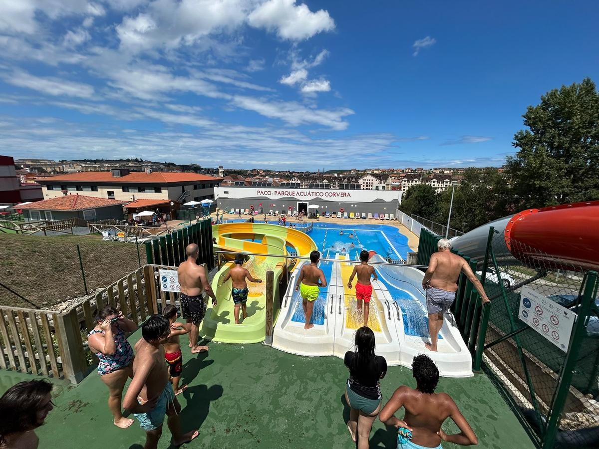 EN IMÁGENES: Asturianos y turistas disfrutan de una jornada en el parque acuático de Corvera EN IMÁGENES: Asturianos y turistas disfrutan de una jornada en el parque acuático de Corvera