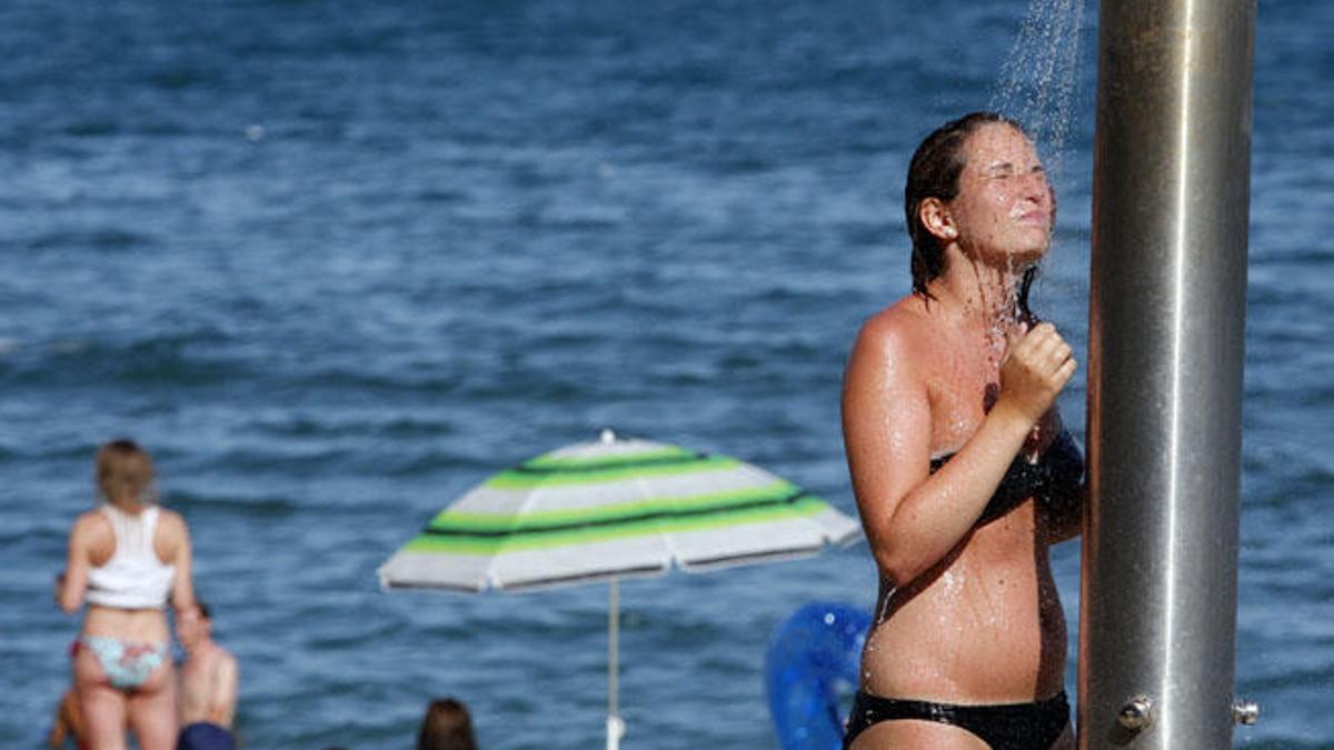 Las duchas volverán a poder utilizarse en las playas de Málaga este verano.