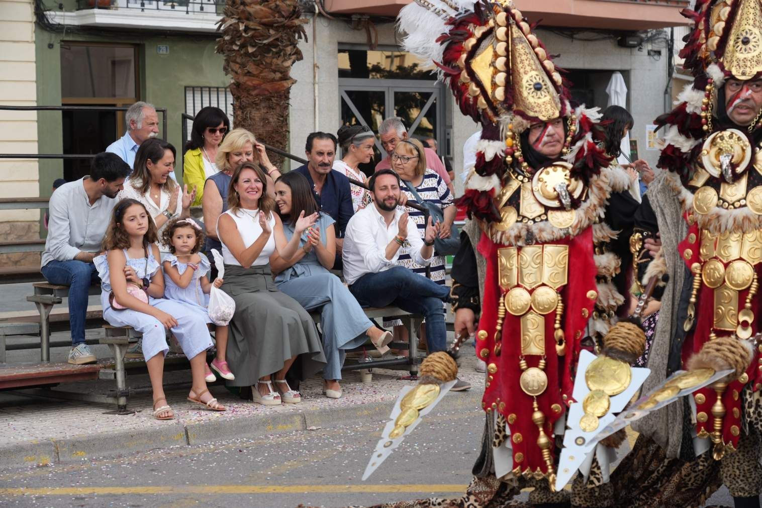 El Grau da inicio a las fiestas de Sant Pere con pólvora, bous y música