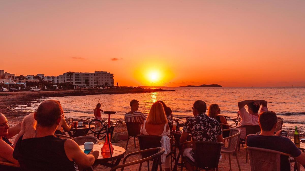 Una de las mejores vistas a la puesta de sol desde Kumharas.