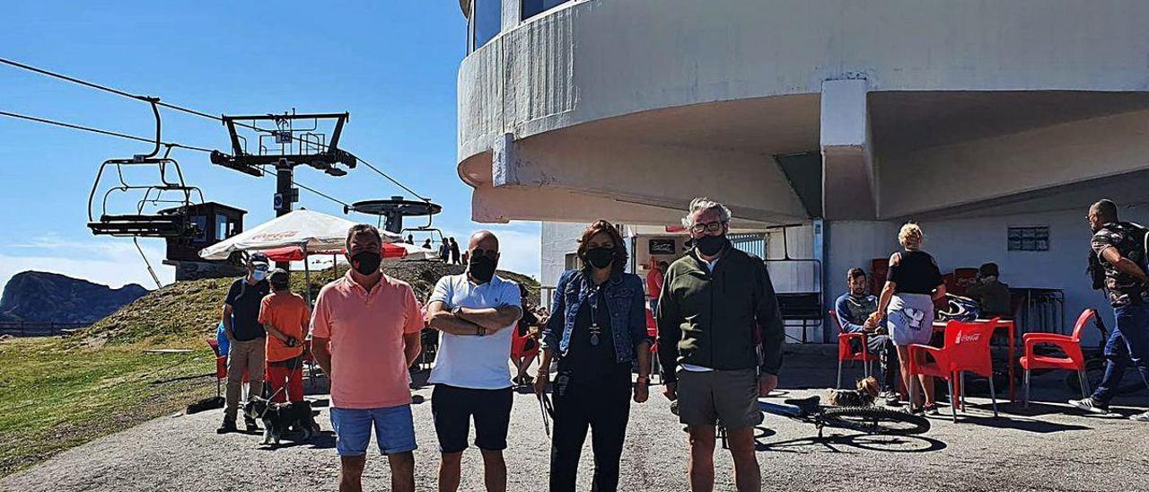 En la foto, de izquierda a derecha, Víctor Fernández, Secades, Beatriz Polledo y Fermín Landeta.