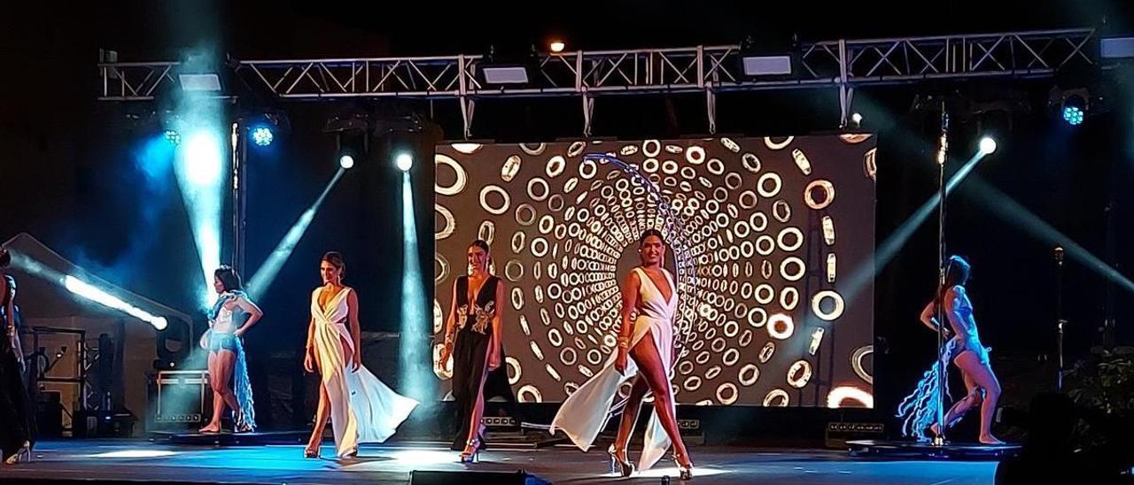 Imagen de un momento de la obertura de la gala de elección de la reina de las Fiestas del Carmen y Miss Isleta 2022.