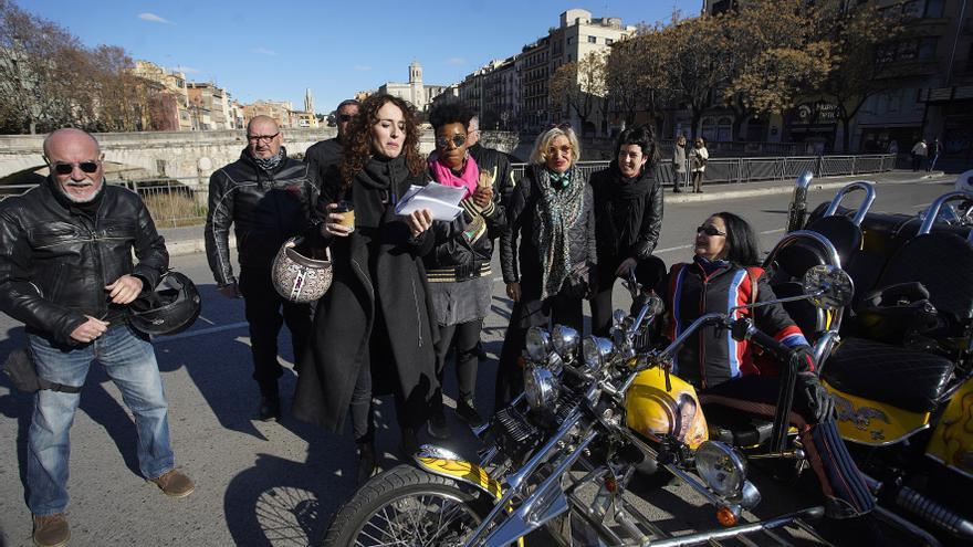 Poesia i motos per fer arribar la cultura als més necessitats