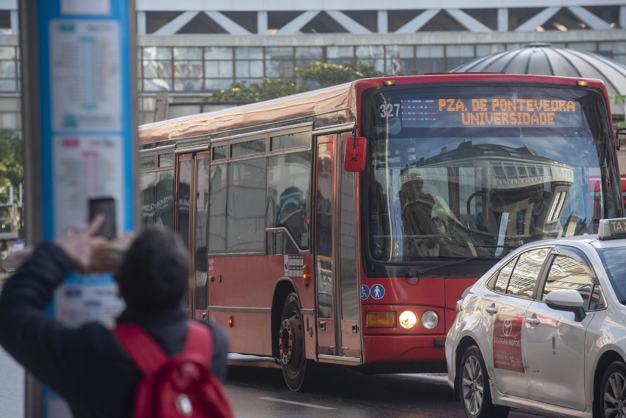Huelga de transportes en A Coruña: retrasos y colas en las paradas