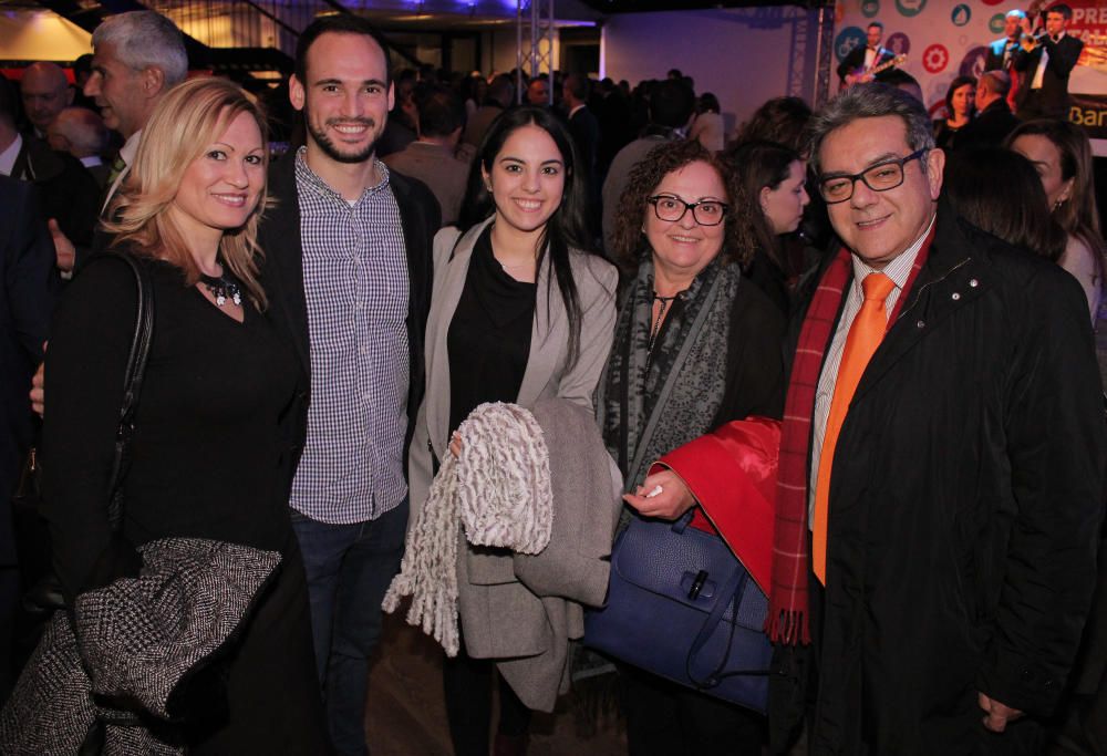 Los invitados a la gala no quisieron perderse el cóctel posterior.