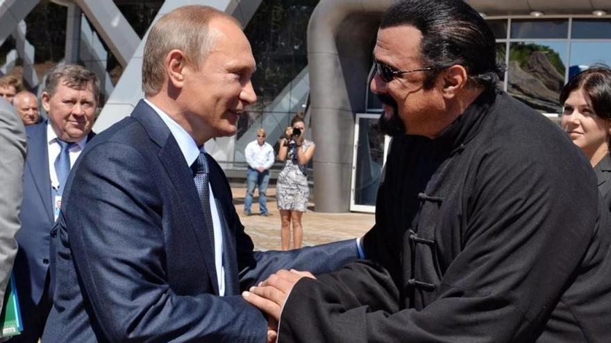 Putin concede la ciudadanía rusa a Steven Seagal