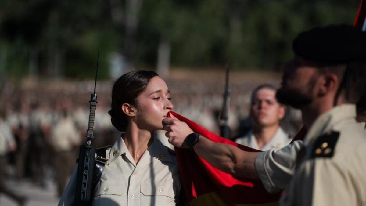Vídeo | Más de 1.500 alumnos juran bandera en Cáceres