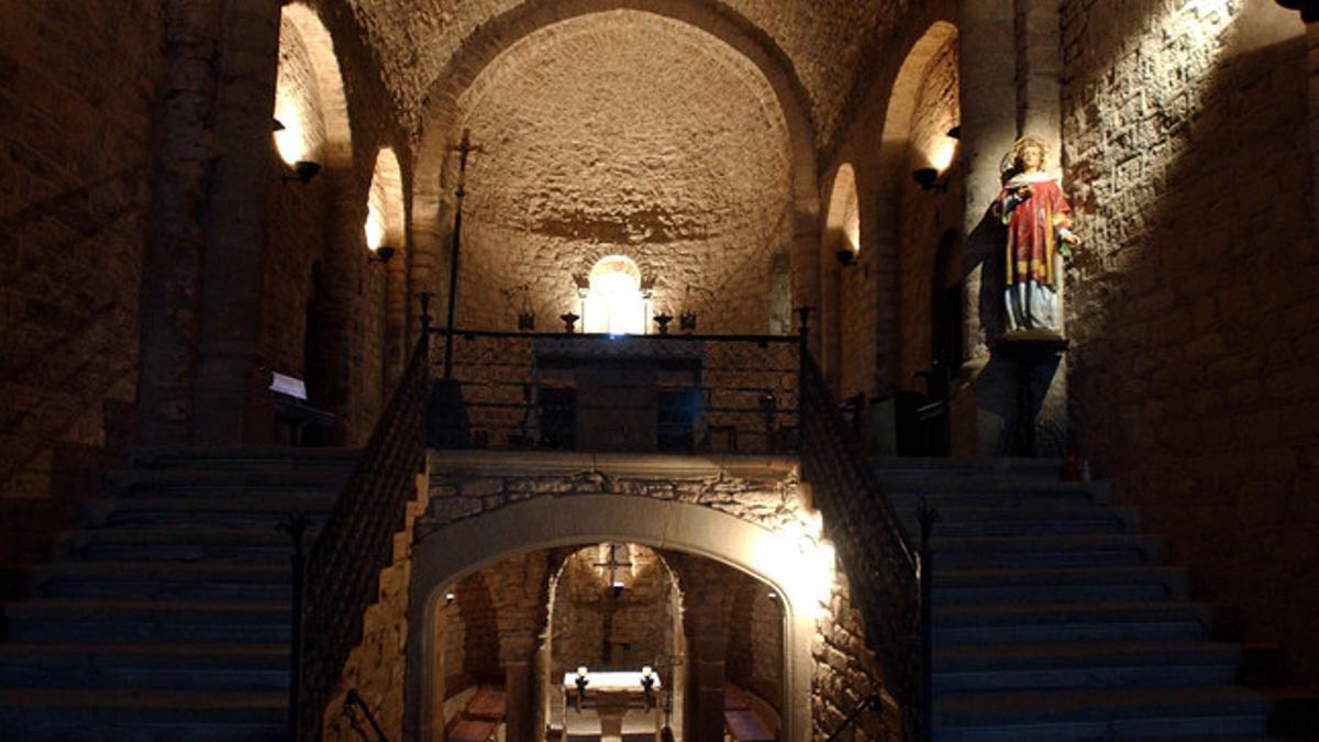Interior de la ermita de Sant Esteve d'Olius.