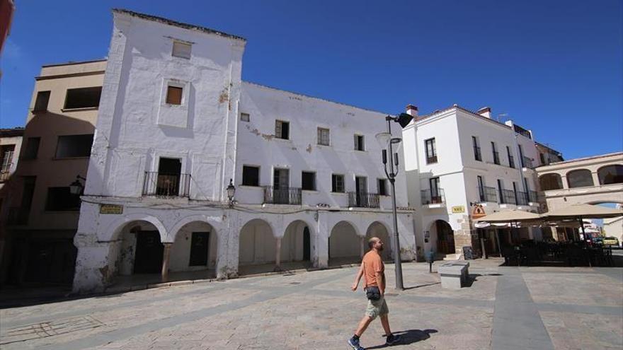 Amigos de Badajoz pide cambiar el proyecto del hotel en la plaza Alta