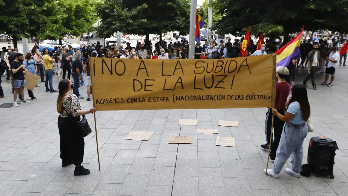 Protesta en Zaragoza contra la nueva factura de la luz