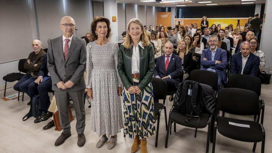 Foto de familia de la jornada celebrada ayer en la patronal CAEB.