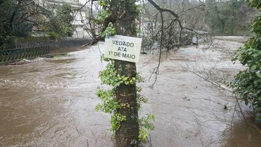 Desbordamiento del río Mendo.