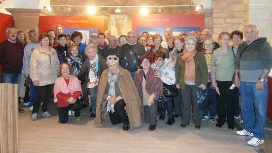 Un grupo de Benavente visitando el Centro de Interpretación de los Beatos en Tábara.