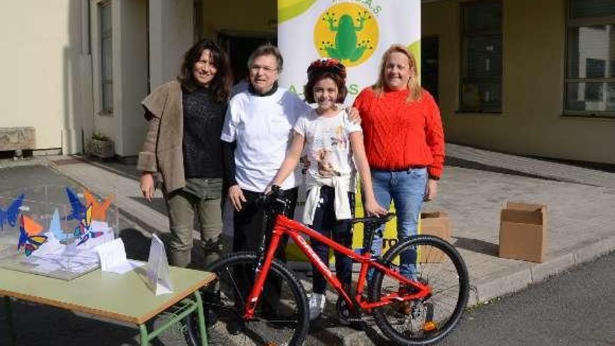 Silvia Romero, ganadora del sorteo de una bici y un casco.