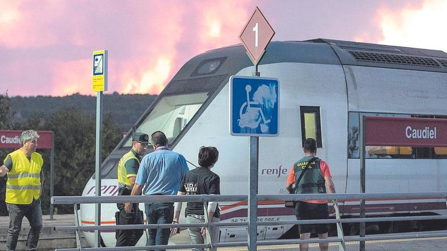 Un técnico del incendio de Bejís, Castellón: &quot;Nunca se contempló que alcanzara las vías&quot;