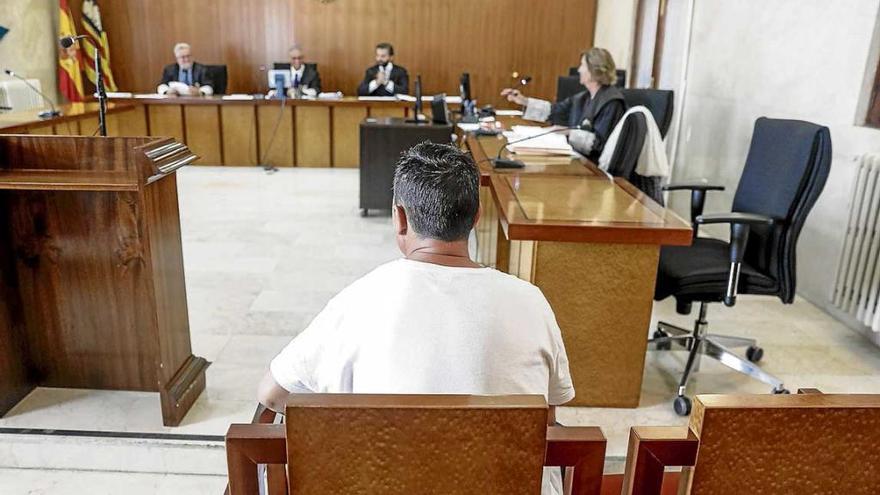 El acusado, ayer en el juicio celebrado en la Audiencia de Palma.