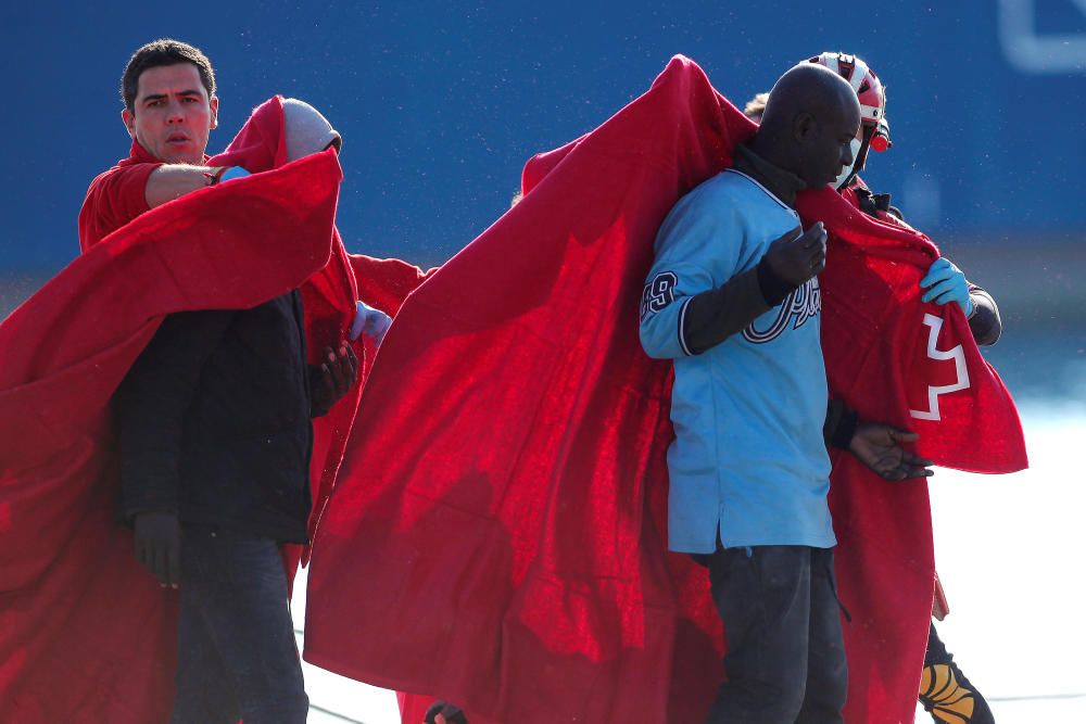 Llegan al puerto de Málaga 52 inmigrantes rescatados