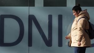 Un error informàtic a Interior encalla milers d’expedients de residència i treball d’immigrants