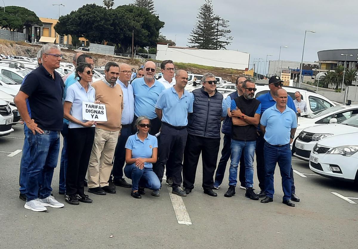 Representantes de las asociaciones que convocan el primer paro del taxi