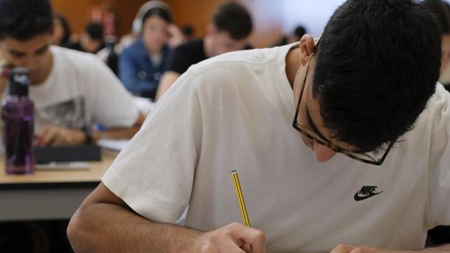 Estudiantes de Canarias expresan su malestar por la dificultad del examen de Matemáticas II en la EBAU