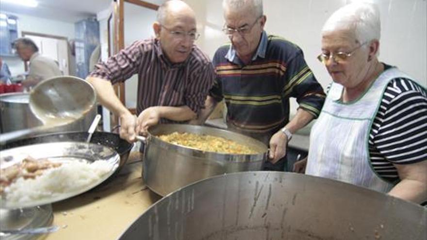 LA PARROQUIA DE GUADALUPE FESTEJA EL DÍA DE LA HISPANIDAD CON UNA COMIDA