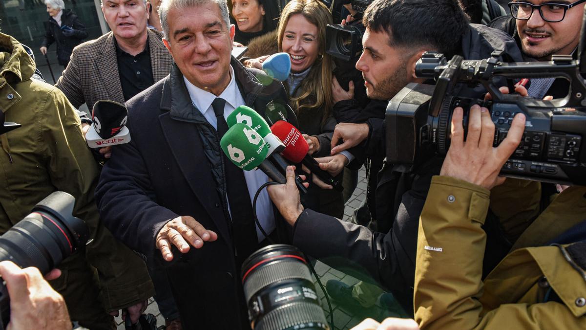 El president del FC Barcelona, Joan Laporta, a la seva sortida a la Ciutat de la Justícia, a 12 de desembre de 2025, a Barcelona, Catalunya (Espanya).