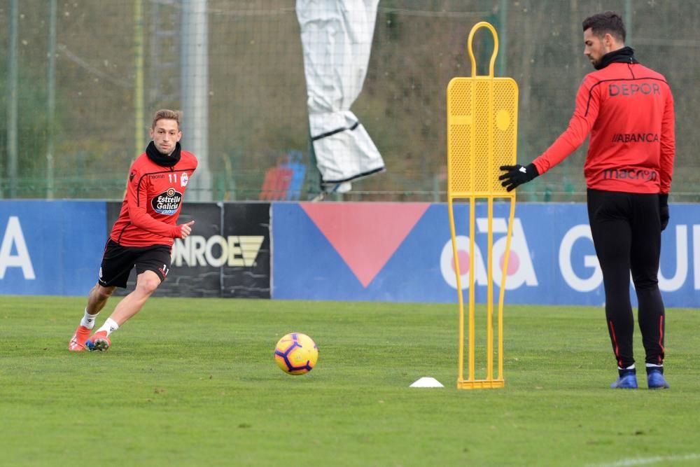 El preparador deportivista, Natxo González, ha facilitado la convocatoria del equipo coruñés tras el entrenamiento de esta mañana.