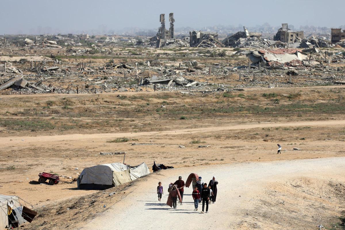 Palestinos retornan a la ciudad de Gaza en medio del alto el fuego con Israel