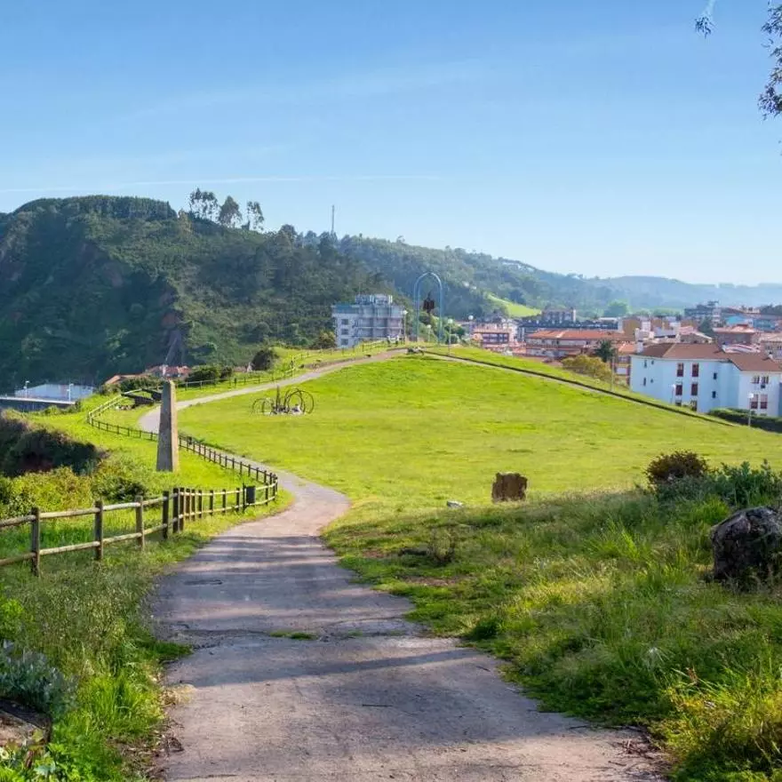 El refugio asturiano de Daniella Bustamante es la villa natal de su madre, Paula Echevarría: un pueblo de 7000 habitantes con iglesia neoclásica