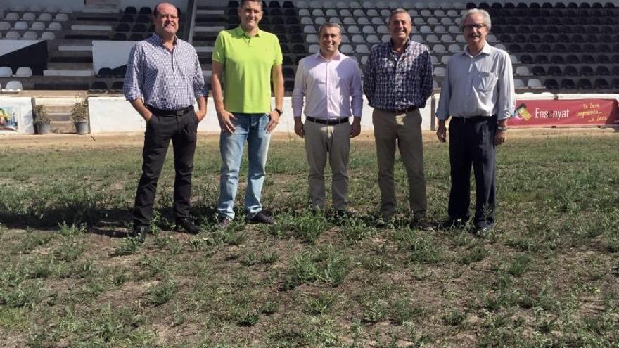 Los representantes municipales, con Pere Rotger (propietarios) y Gabriel Burguera (Constància).