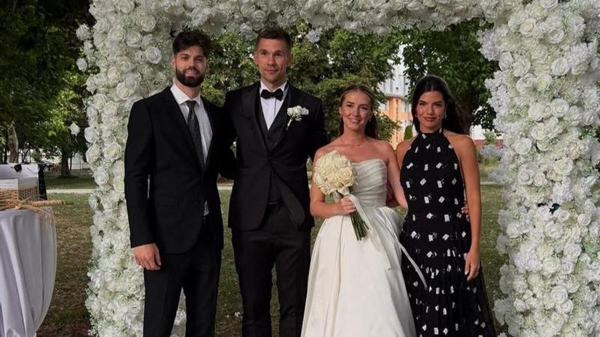 Santi Yusta y su pareja, junto a Emir Sulejmanovic y su esposa, este fin de semana en Sarajevo.