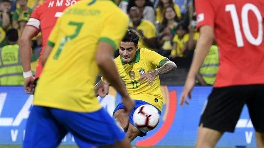 Brasil llevaba cinco años sin marcar de falta directa y Coutinho rompe la racha