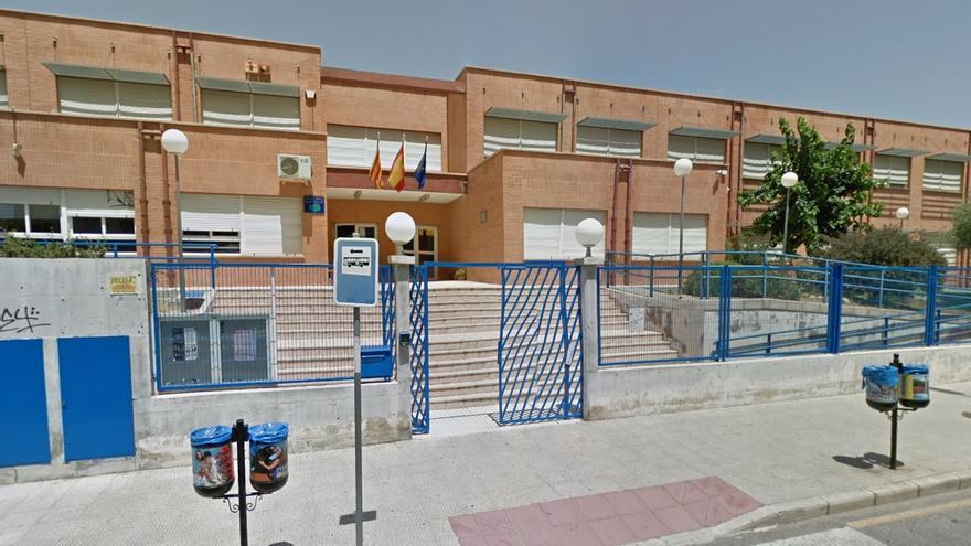 Confinada un aula de un colegio de Benidorm por un positivo en coronavirus