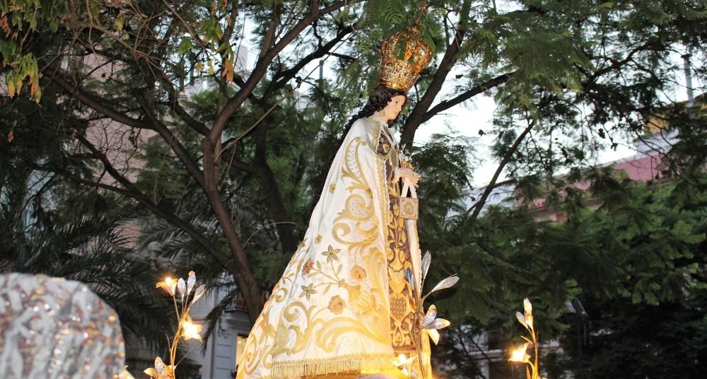 Procesión en el Barrio del Carmen y "cant de la carxofa"