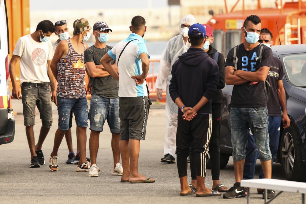 Una patera con unos nueve inmigrantes llega a Tabarca