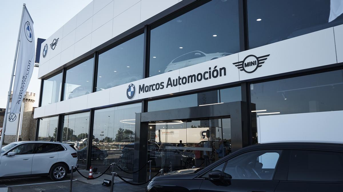 La fachada totalmente renovada de las instalaciones de BMW Marcos Automoción Valencia.