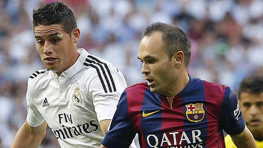 James e Iniesta, en un partido Real Madrid-Barcelona.