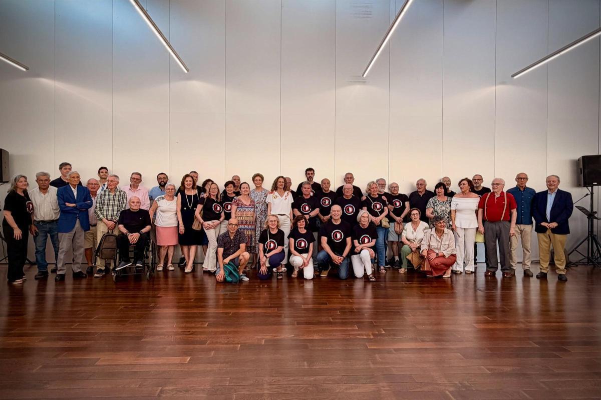 Todos los asistentes a la inauguración de 'Gent de Torrent 2026'.