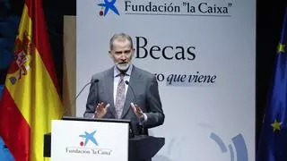 Felipe VI entrega las becas de la Fundación La Caixa: "En España nos hace falta vuestro talento"